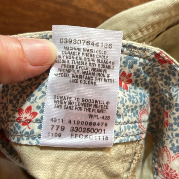 Like new khaki Levi’s - Picture 8 of 16